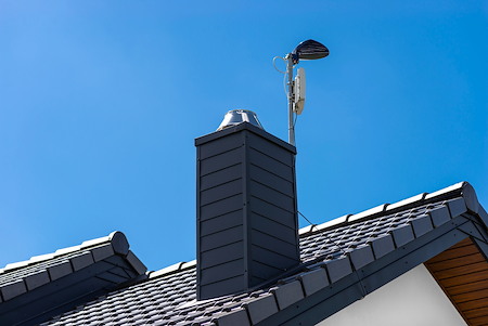 Chimney mount antenna installation